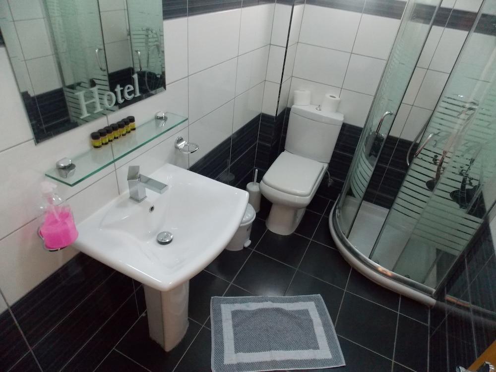 Mucobega Hotel Sarandë Buitenkant foto