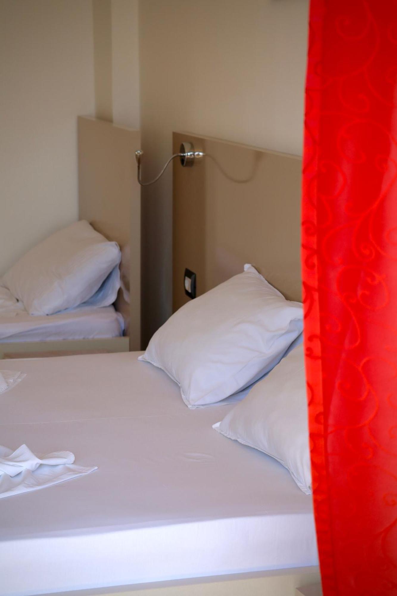 Mucobega Hotel Sarandë Buitenkant foto