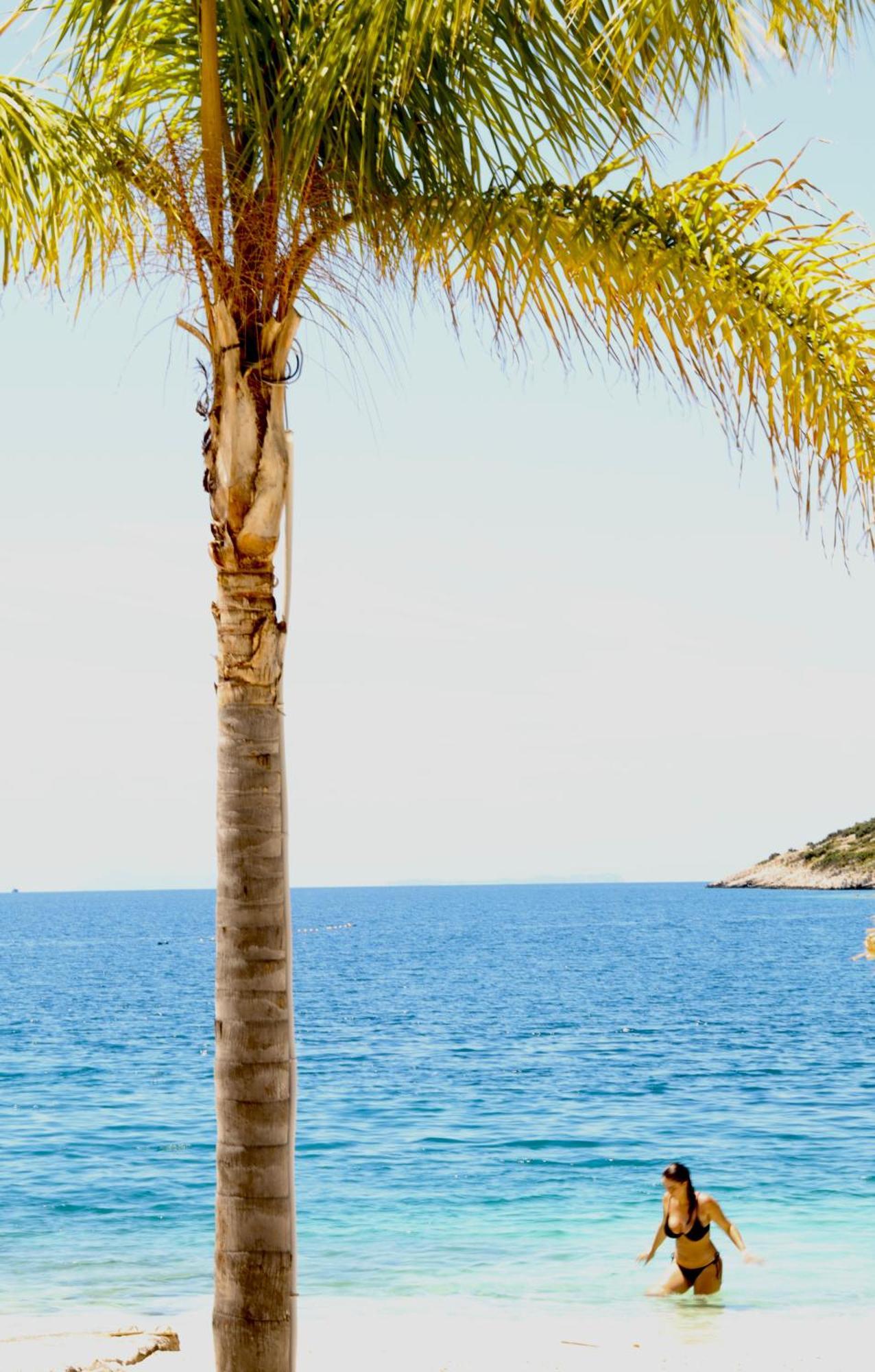 Mucobega Hotel Sarandë Buitenkant foto