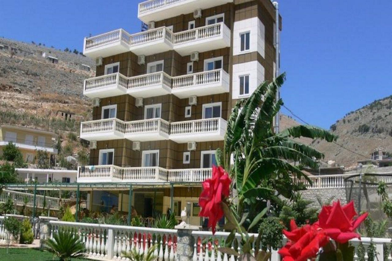 Mucobega Hotel Sarandë Buitenkant foto