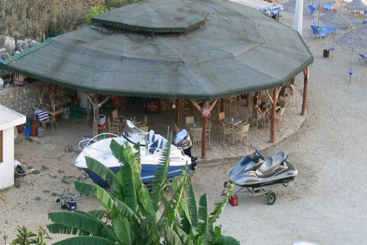 Mucobega Hotel Sarandë Buitenkant foto